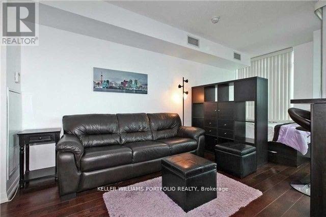 Building Photo - 209 Fort York Blvd