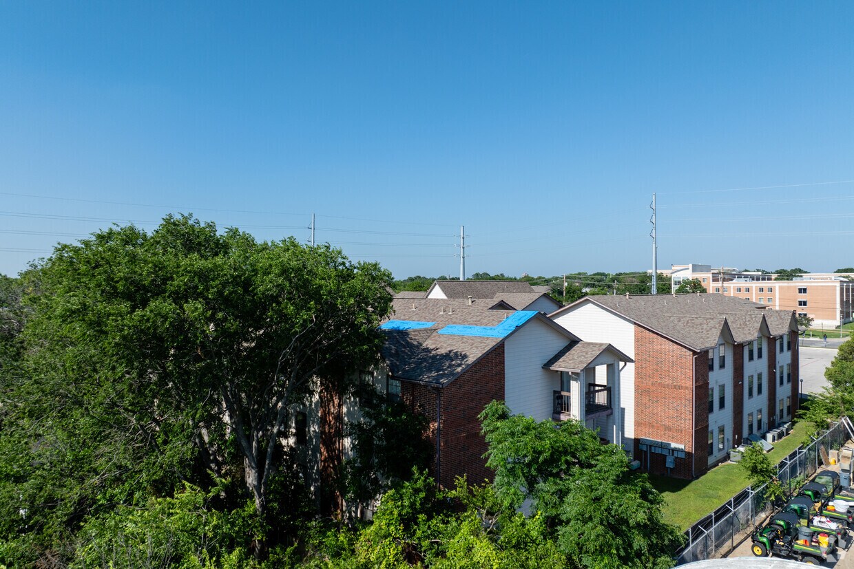 Building Photo - Eagles Landing