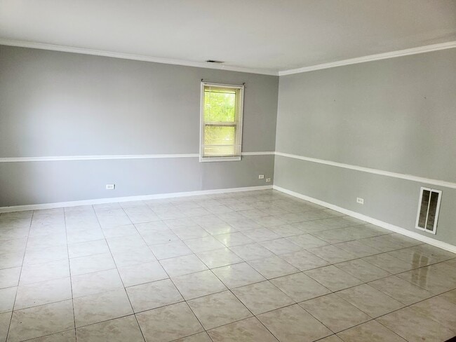 Building Photo - 719 Radnor Dr