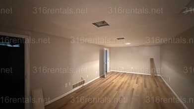 Building Photo - 136 S Tracy St
