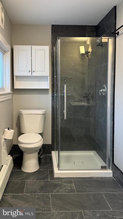 Foto del edificio - 7827 Montgomery Ave