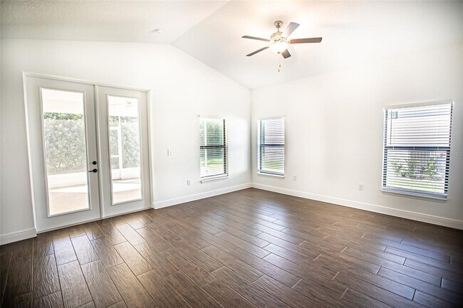 Building Photo - 11832 NE 64th Way