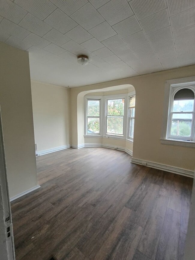 Building Photo - 941 Linden Ave