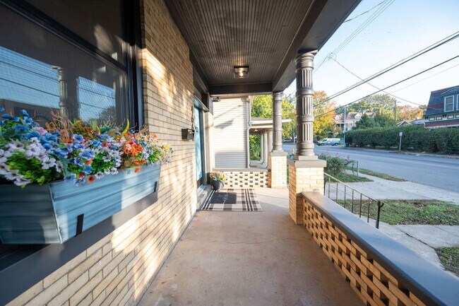 Foto del edificio - 4667 Hamilton Ave