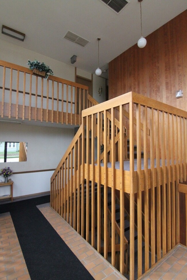 Interior Photo - ZExecutive House
