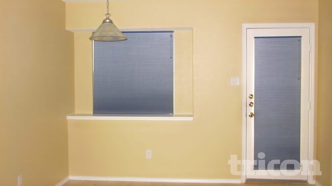 Foto del edificio - 1377 Meadowbrook Ln