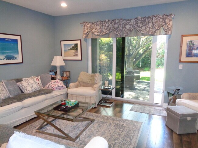 Foto del edificio - 2626 Webb Ave