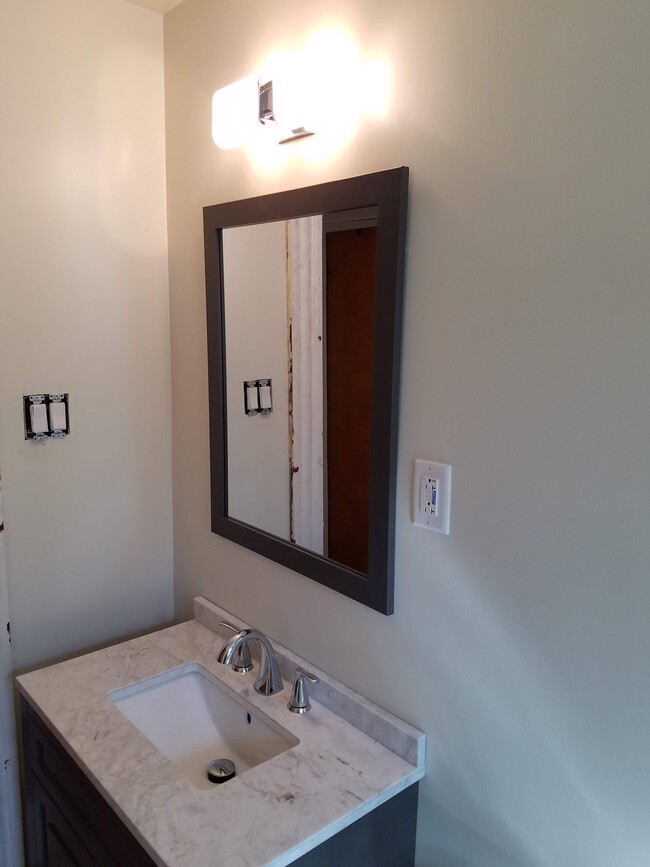 Bathroom 2b - 32 Welsford St