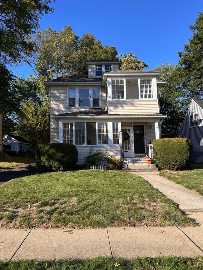 Building Photo - 154 Edgemere Ave