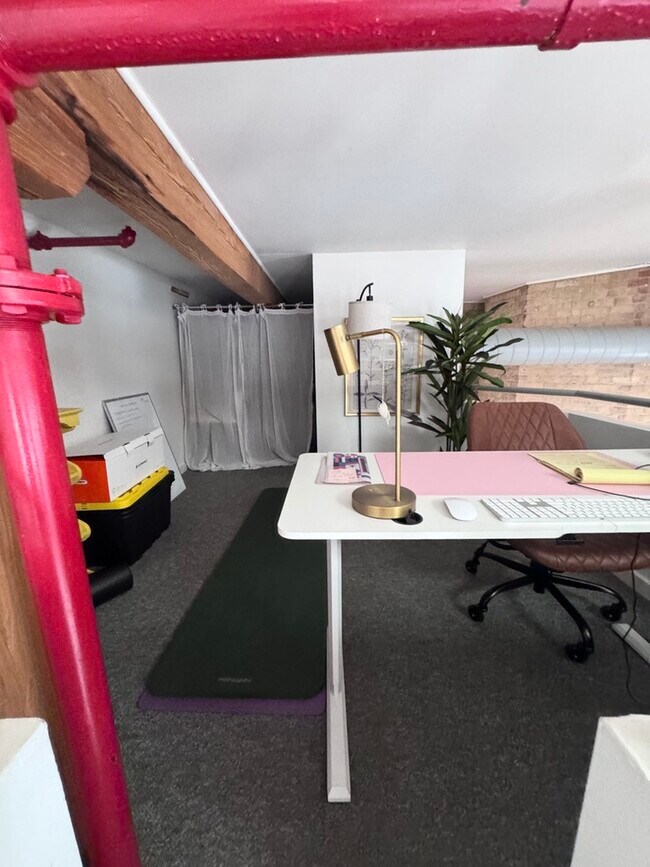 Foto del edificio - 1114 W Belmont Ave