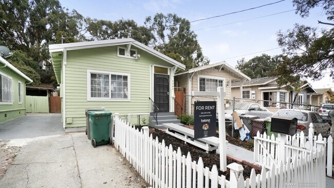 Building Photo - 2084 Harrington Ave