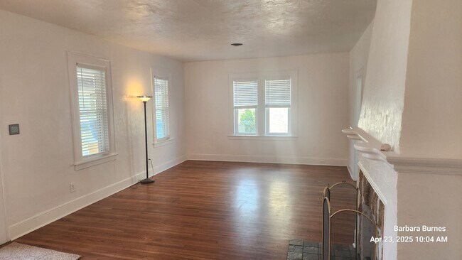 Foto del edificio - 3 bedroom 2 bath