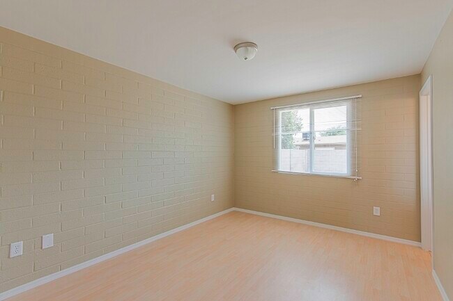 Building Photo - 3635 E Ludlow Dr