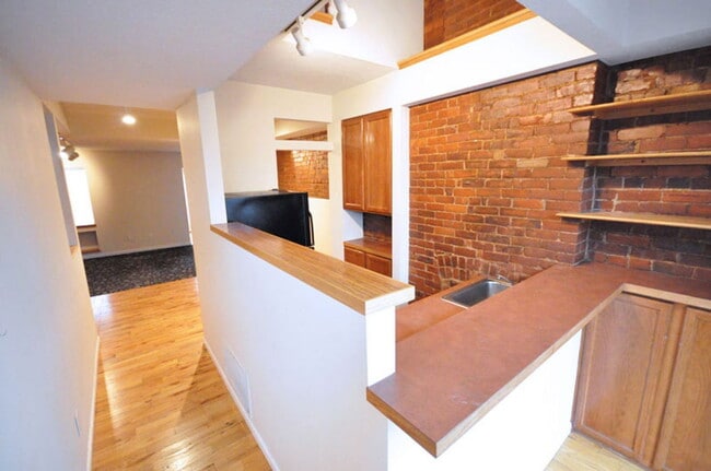 Building Photo - 1216 Indianola Ave