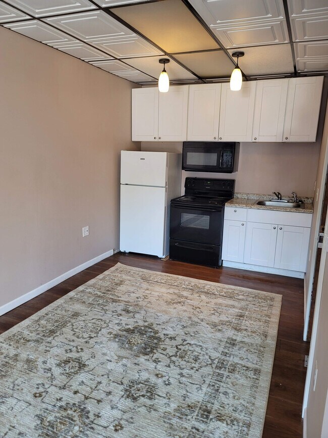 Building Photo - 549 N Front St