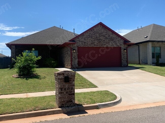 Great 3 bed 2 Bath on the West side. - Great 3 bed 2 Bath on the West side. House