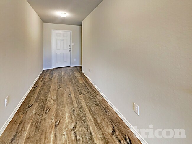 Foto del edificio - 5202 Everett Loop
