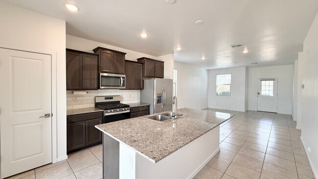 Foto del edificio - 40352 W Jenna Ln