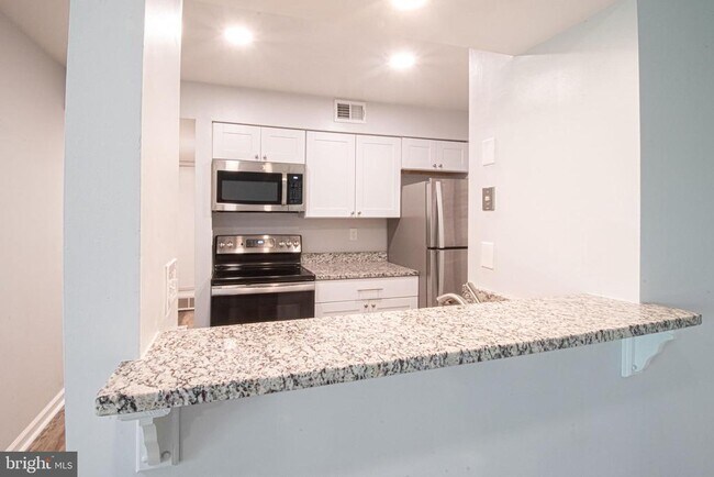 Building Photo - 8501 Barrington Ct