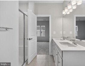 Building Photo - 4945 DUNHAVEN Dr