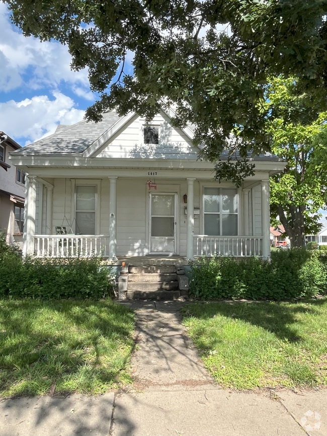 Building Photo - 1117 S Santa Fe Ave