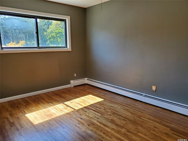 Building Photo - 295 Willetts Ln