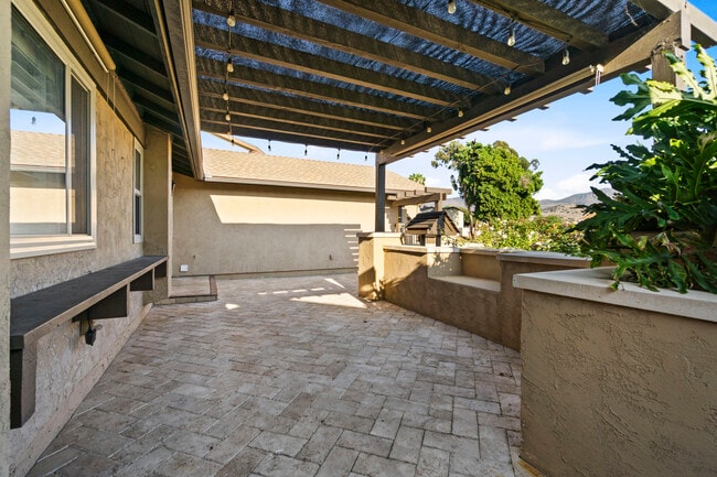 Foto del edificio - 9816 Costa Lago St