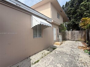 Building Photo - 435 NW 44th Ave
