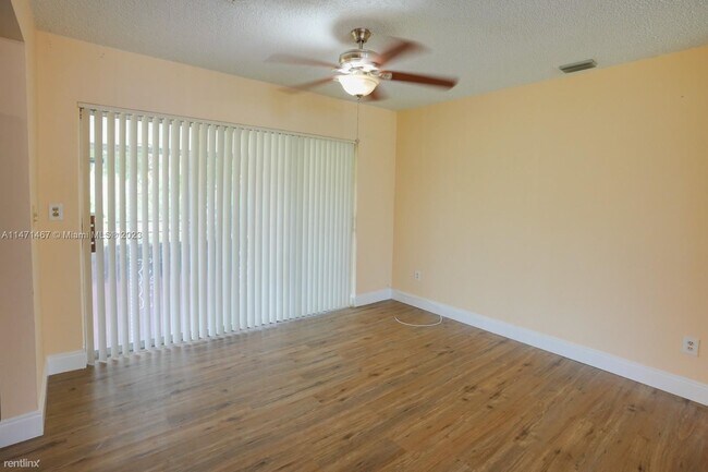 Foto del edificio - 3 br, 2 bath House - 135 NW 208th Street 135