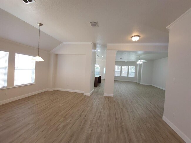 Foto del edificio - 2506 Kenwood Park Ln