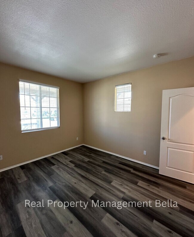 Foto del edificio - 3 Bed 3 Bath Perris Home w/ Office Space & Community Pool