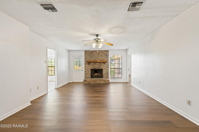Building Photo - 116 Longfellow Dr