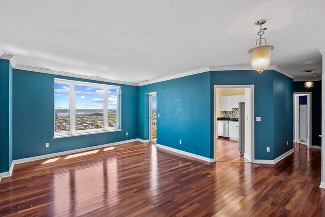 Building Photo - 100 Harborview Dr
