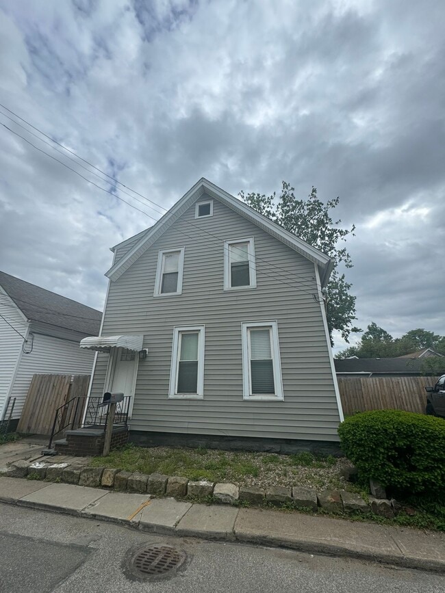 Building Photo - 2452 Thurman Ave