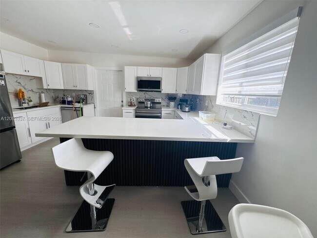 Foto del edificio - 75 SW 18th Ave