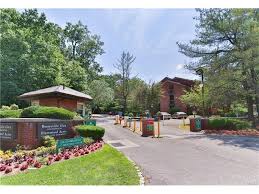 Gated Entry - 1374 Midland Ave