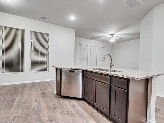 Foto del edificio - 408 Magnolia Ln