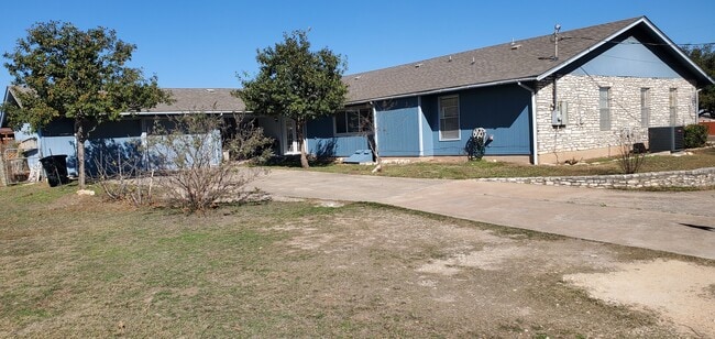 Building Photo - 81 Family Cir