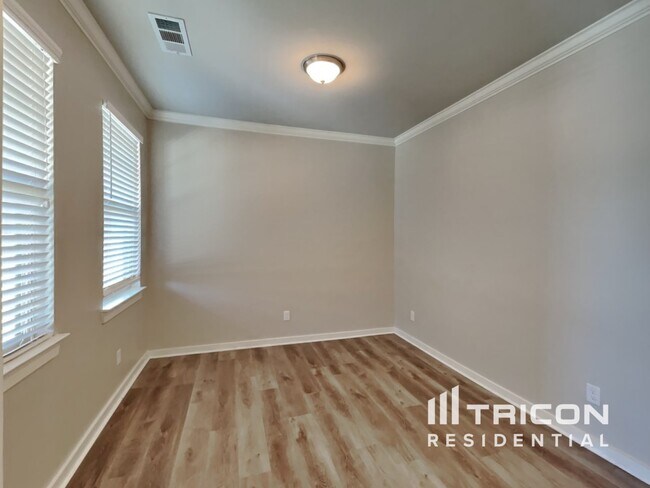 Foto del edificio - 4803 Kingdom Dr