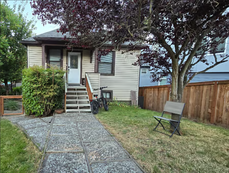 Private Fully-Fenced Yard and Upper Suite Porch and Entry - 1512 17th Ave S