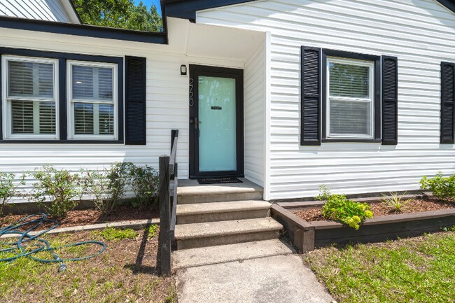 Foto del edificio - 2720 N Oakridge Cir