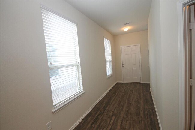 Foto del edificio - 4415 Iron Horse Dr