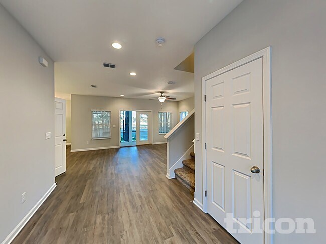 Foto del edificio - 498 Auburn Oaks Rd E