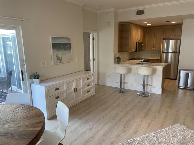 Building Photo - 70 Isle of Venice Dr