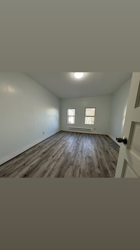 Primary Photo - 307 E Centre St