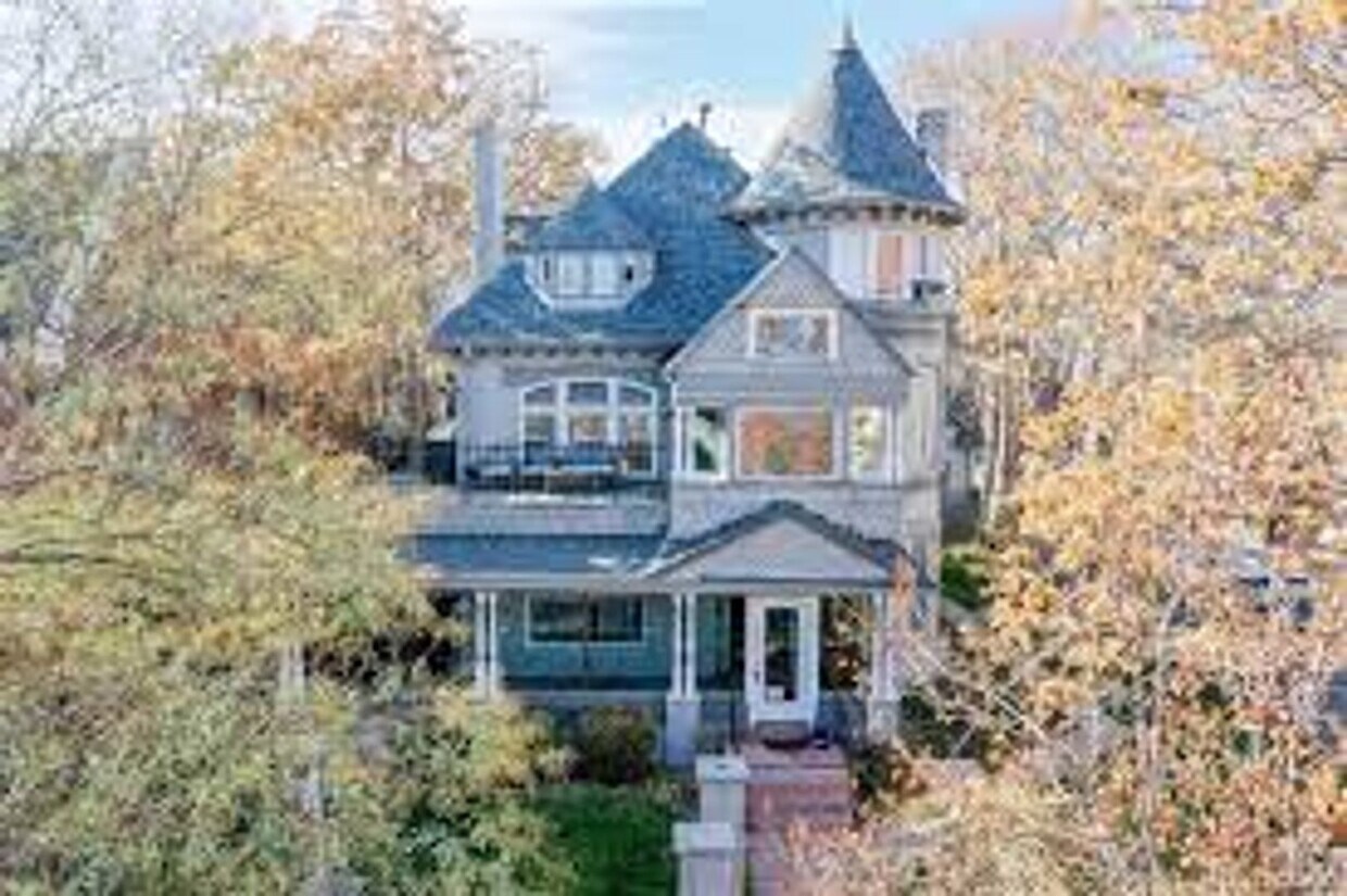 Primary Photo - Incredible condo located in a unique victo...