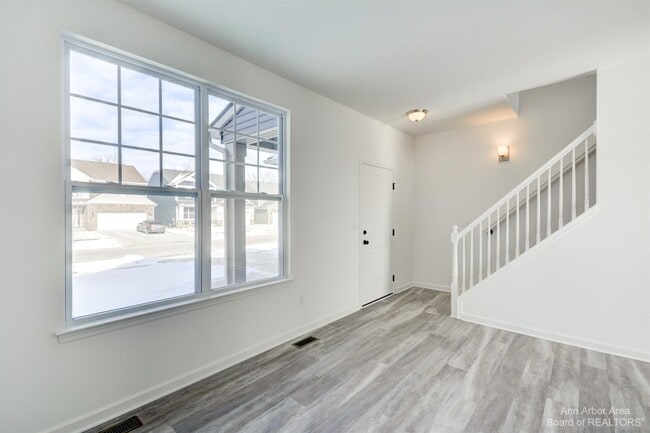 Building Photo - 9480 White Tail Dr