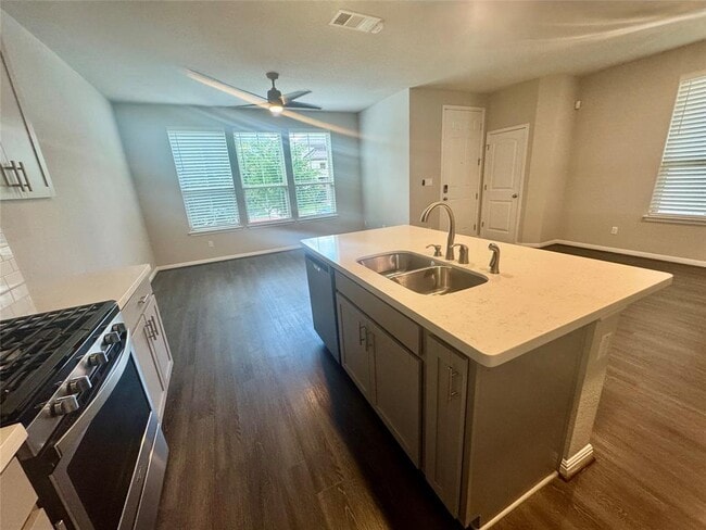 Building Photo - 112 Buckthorn Dr