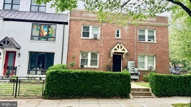 Building Photo - 1424 Staples St NE
