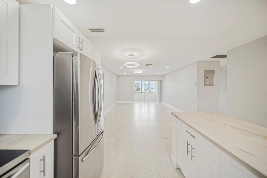 Foto principal - 2725 Emory Dr W